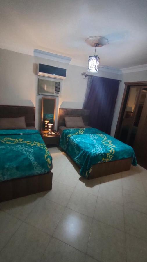 مكرم عبيد للعائلات فقط 21 Families Only