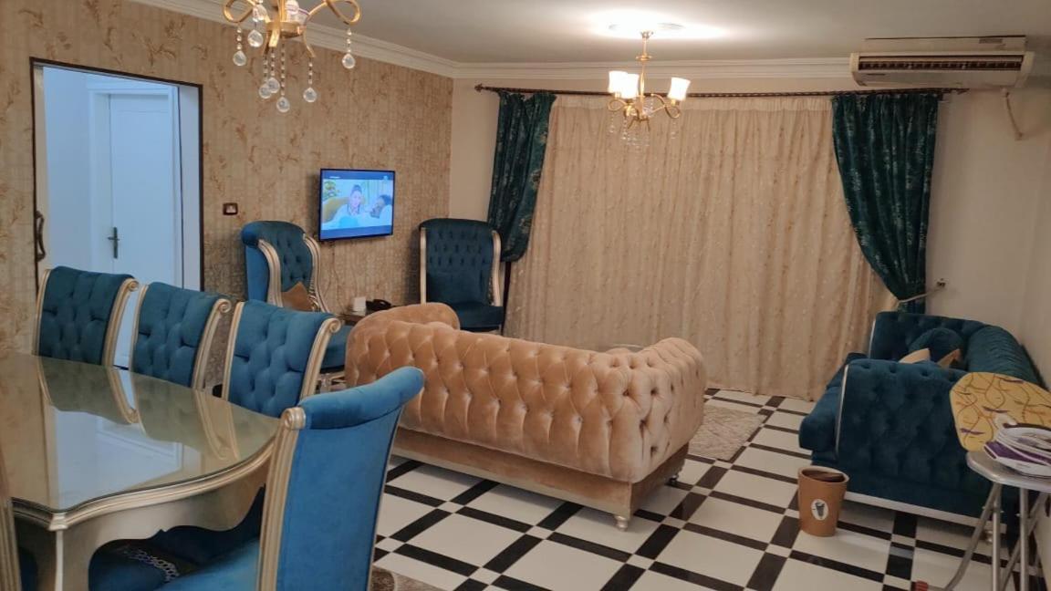 مكرم عبيد للعائلات فقط 21 Families Only *