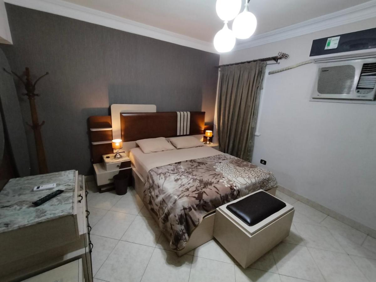 مكرم عبيد للعائلات فقط 21 Families Only Cairo