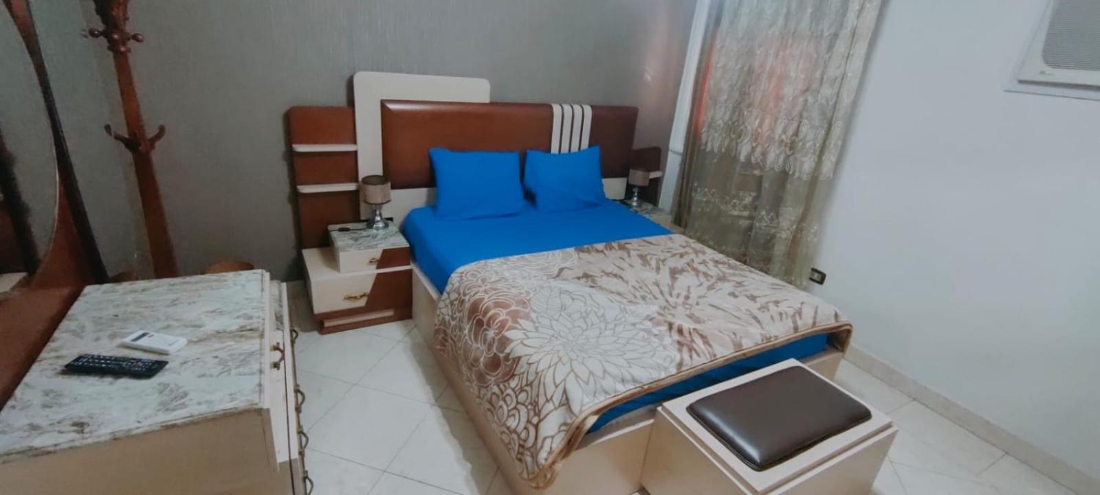 مكرم عبيد للعائلات فقط 21 Families Only * Cairo